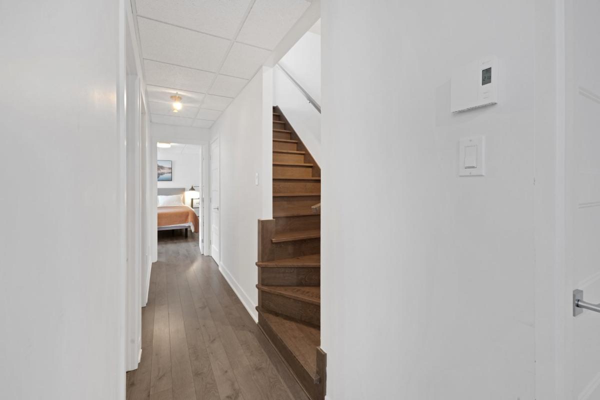 Escalier vers le niveau inférieur