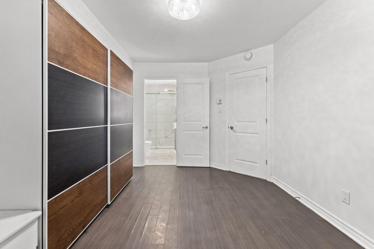Autre vue de la chambre principale
