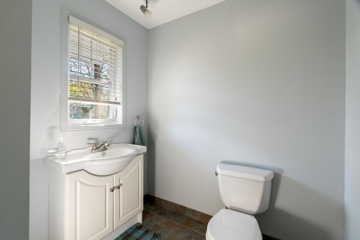 Salle d'eau avec douche en verre