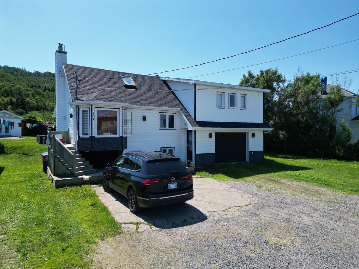 Façade de la propriété donnant sur la route 132
