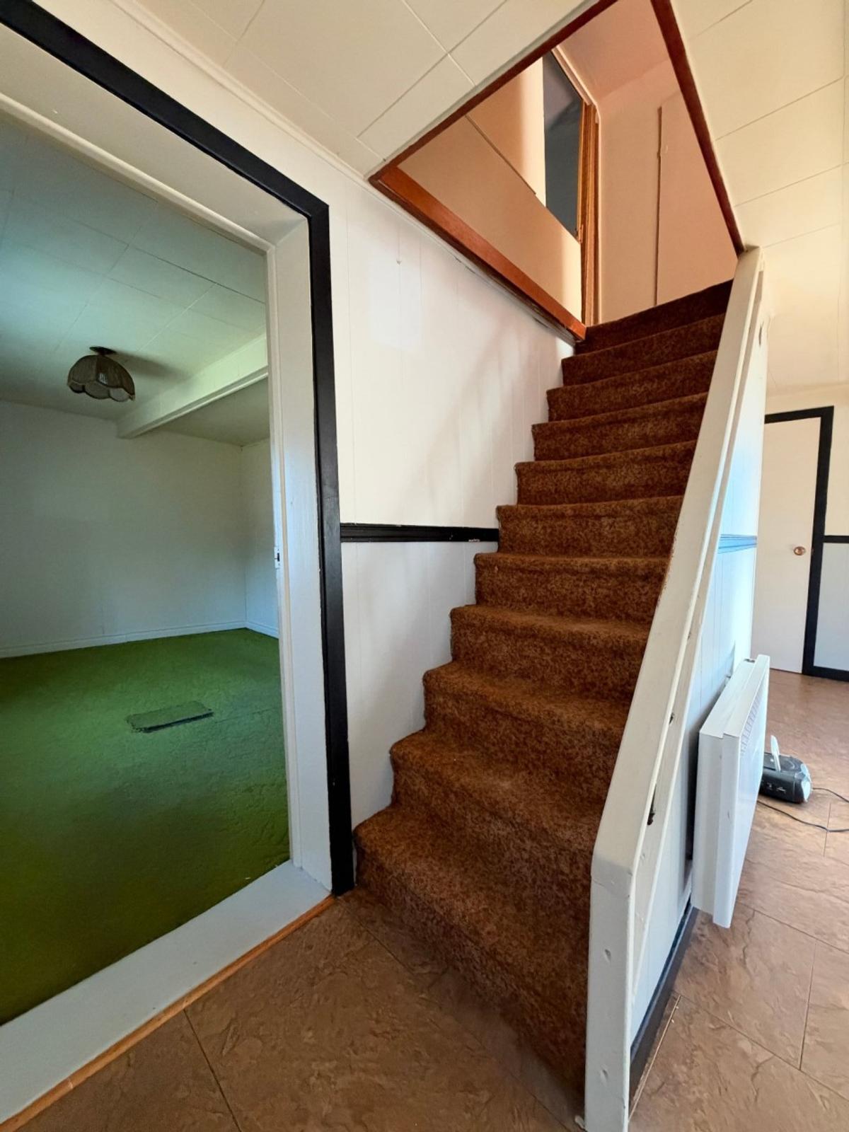 L'escalier d'époque menant à l'étage