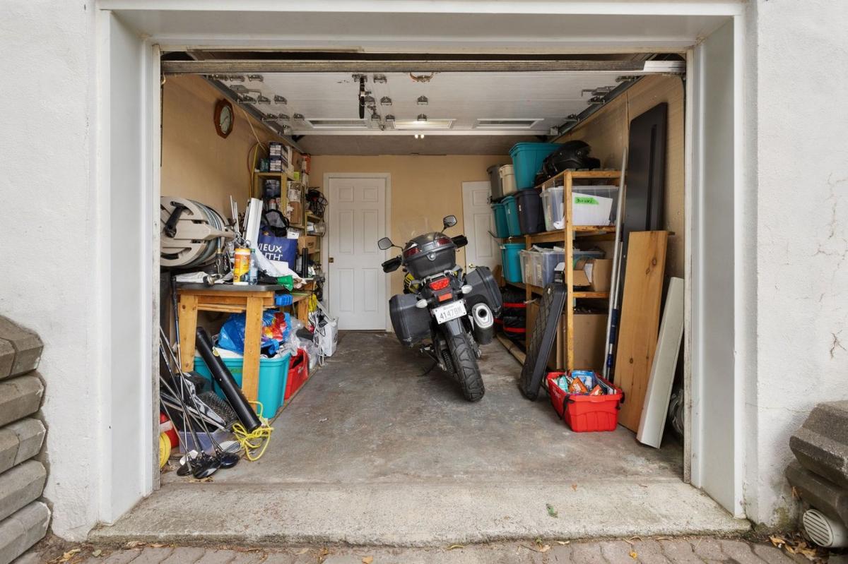 Le garage chauffé avec porte piétonne
