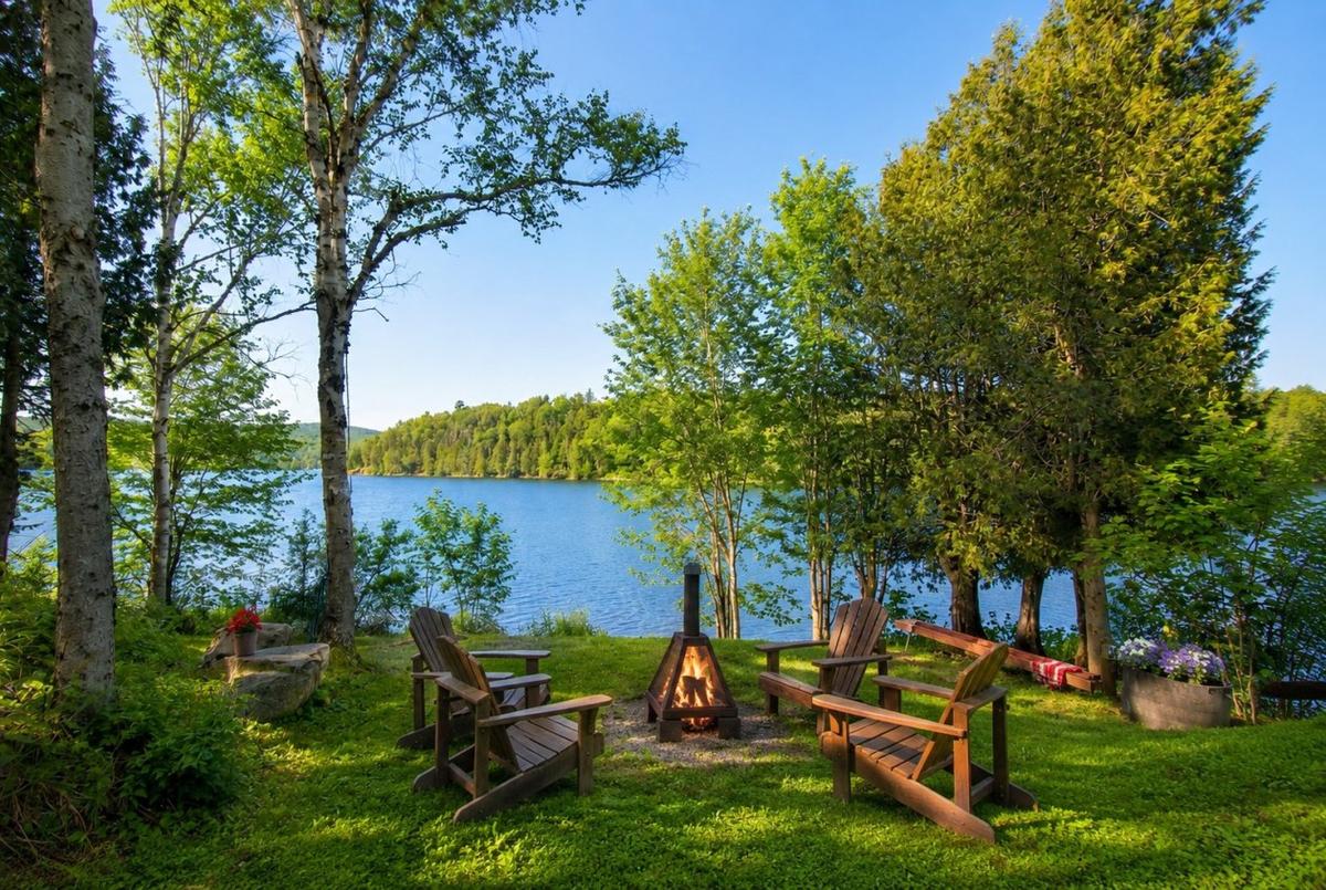 Vue intérieure vers le lac