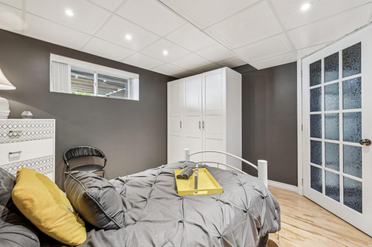 Chambre au sous-sol, autre vue