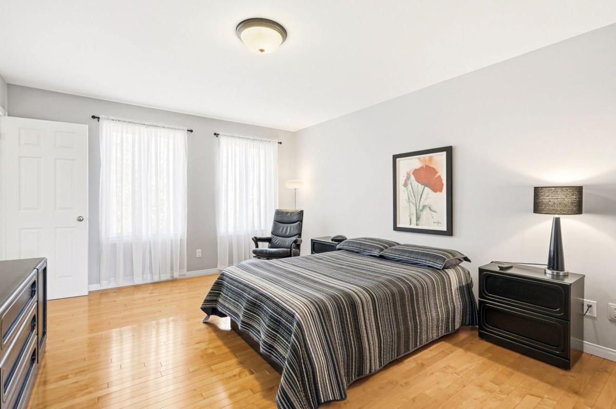 Autre angle de la chambre principale