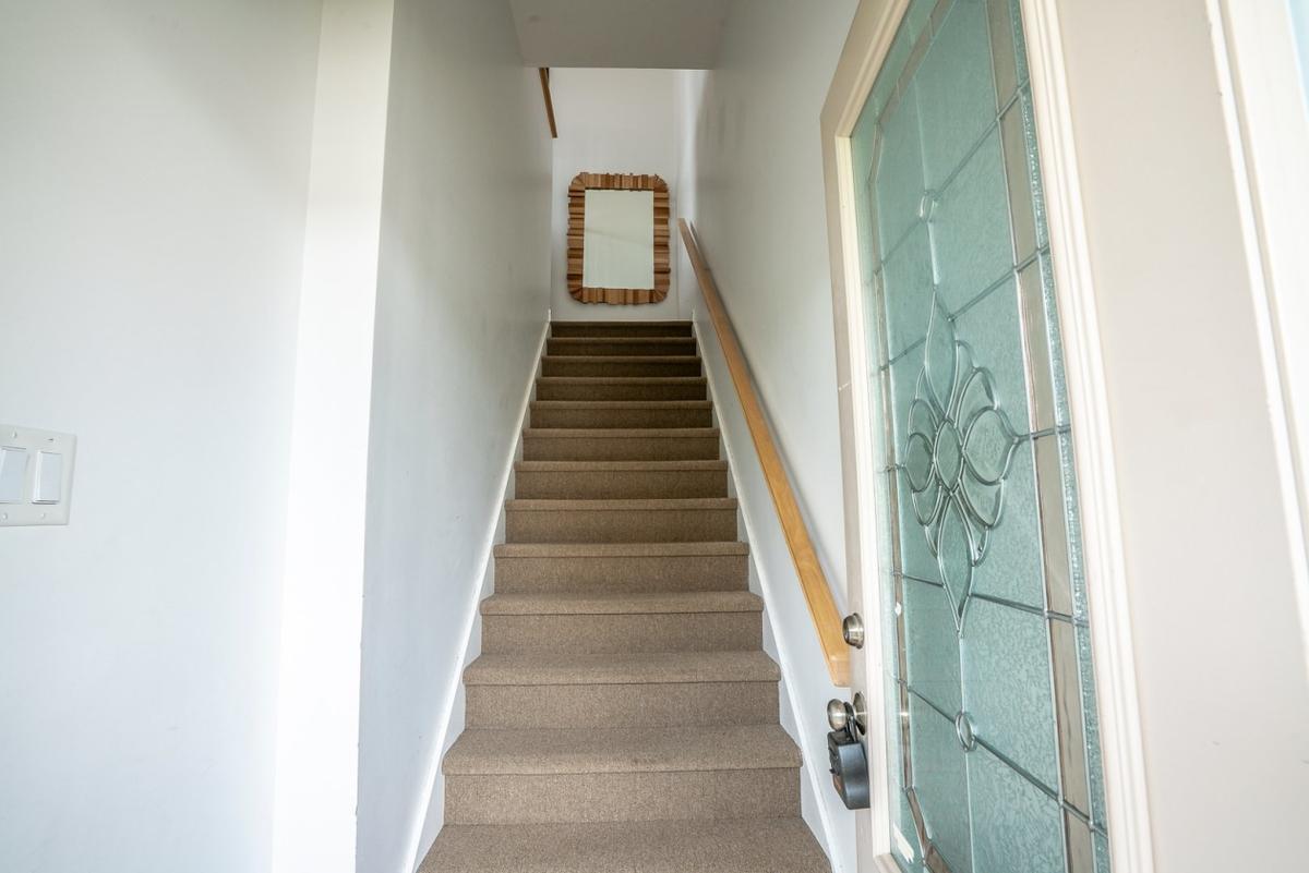 Escalier aux lignes épurées