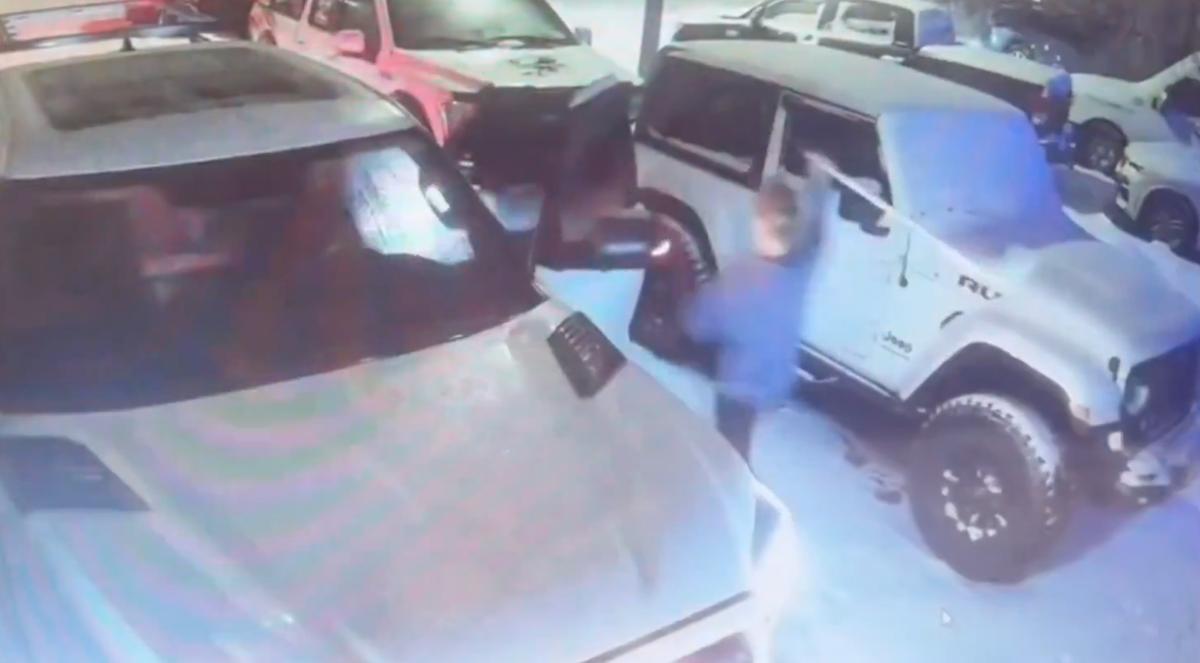 jeune hockeyeur avec son bâton