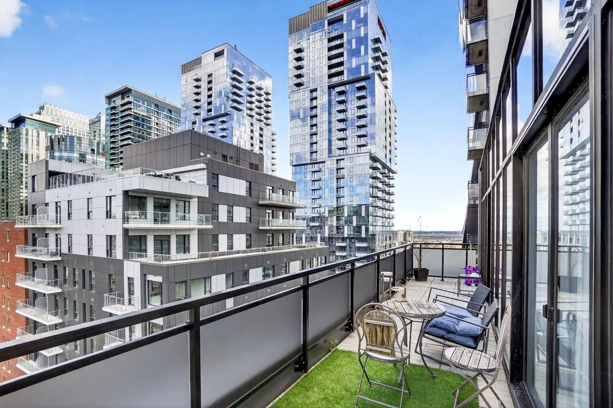 Balcon privé avec vue sur la ville