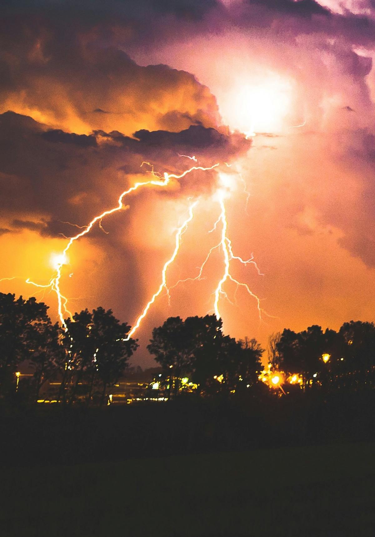 Orages intenses avec éclairs
