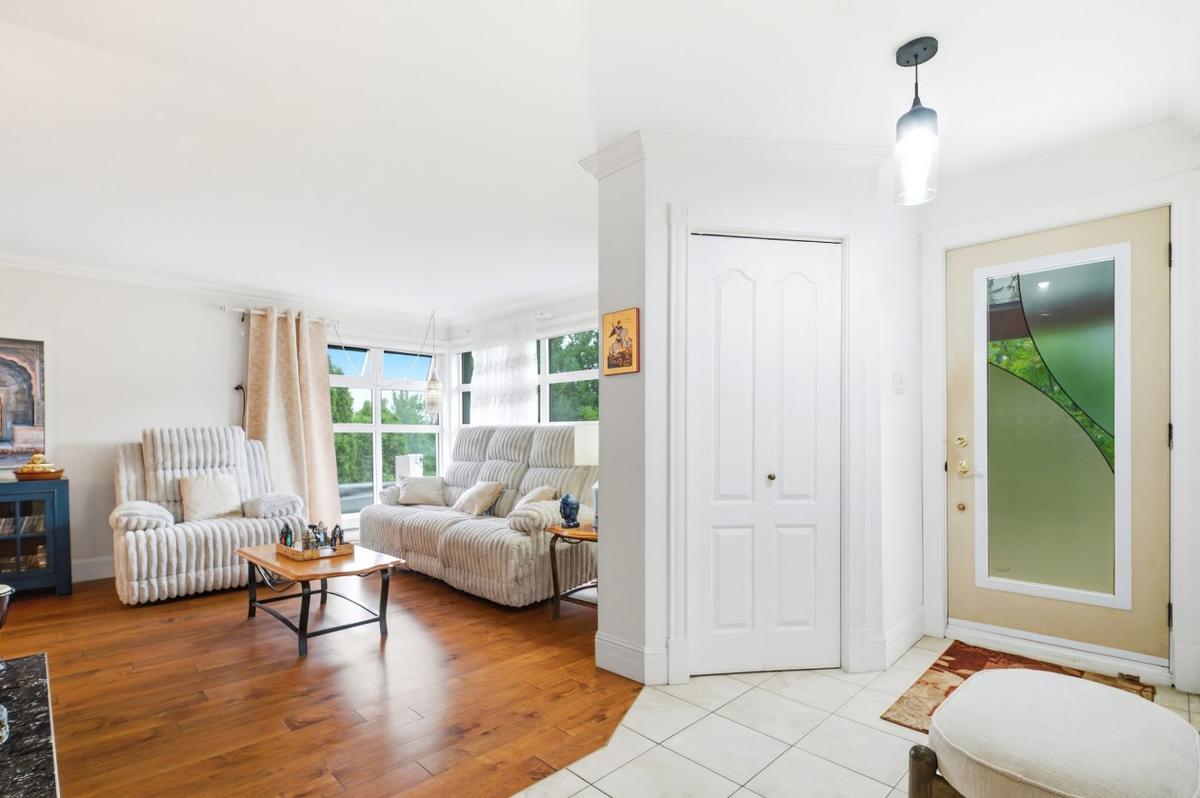 Salon avec foyer