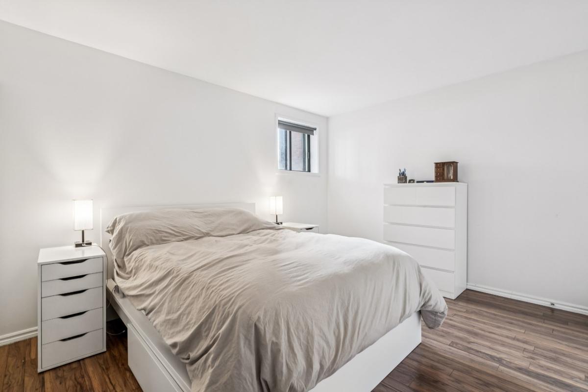 Lumineux, accueillant : un condo rez-de-jardin plein de charme au cœur du Village Saint-Louis à Lachine