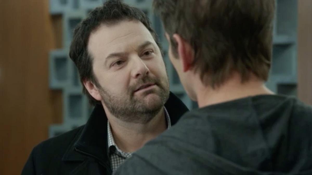 Jeff Boudreault dans District 31 alors qu'il joue Jean Brière