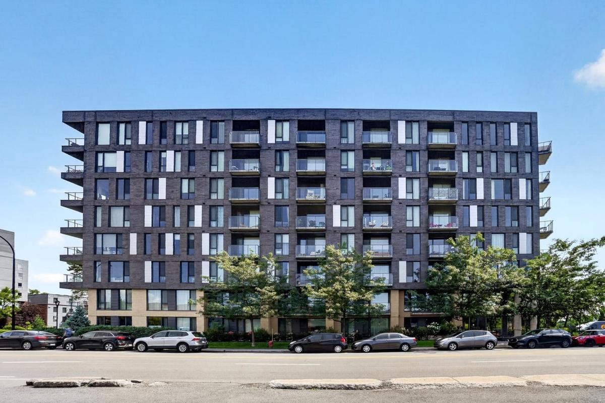Façade du complexe résidentiel dans le secteur Angus