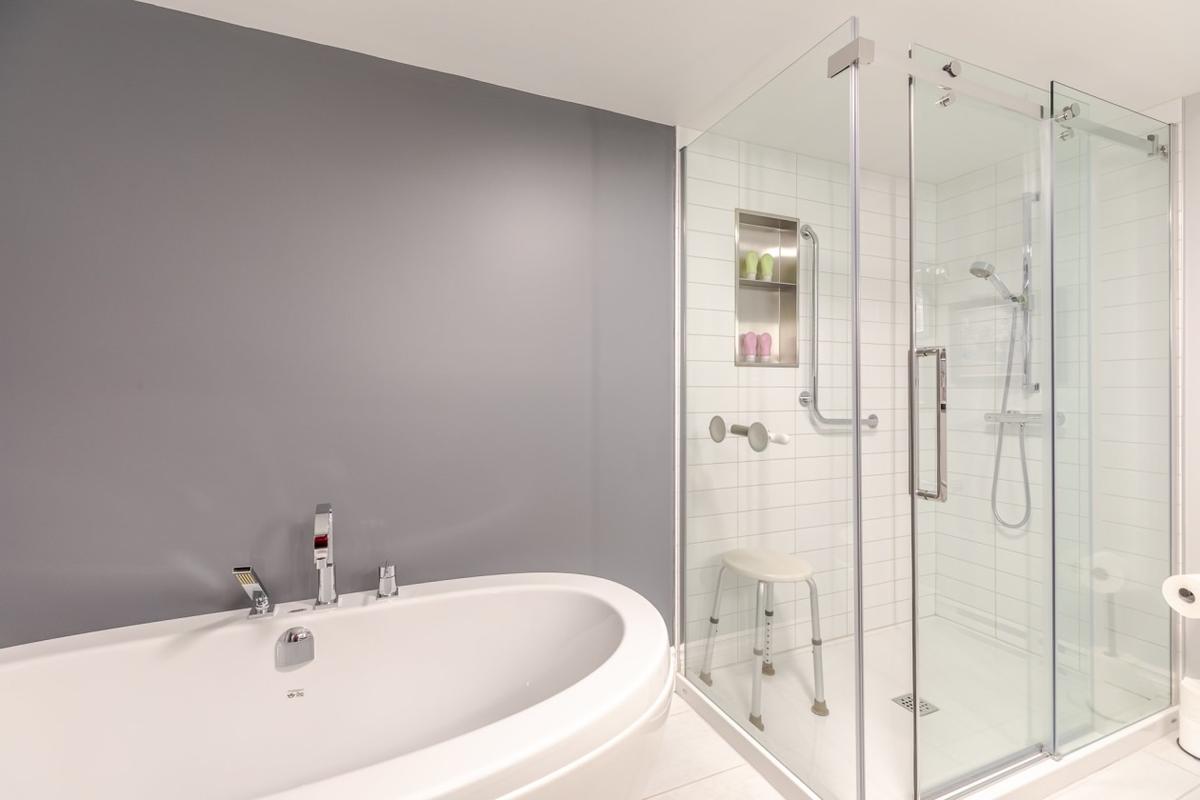 Salle de bain, vue du lavabo