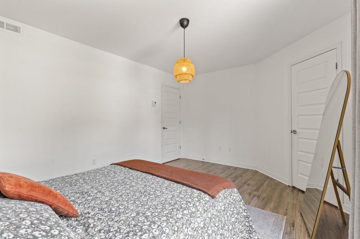 Autre angle de la chambre principale