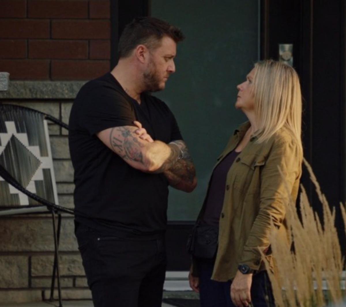 Mathieu Baron et Nathalie Madore dans Indéfendable