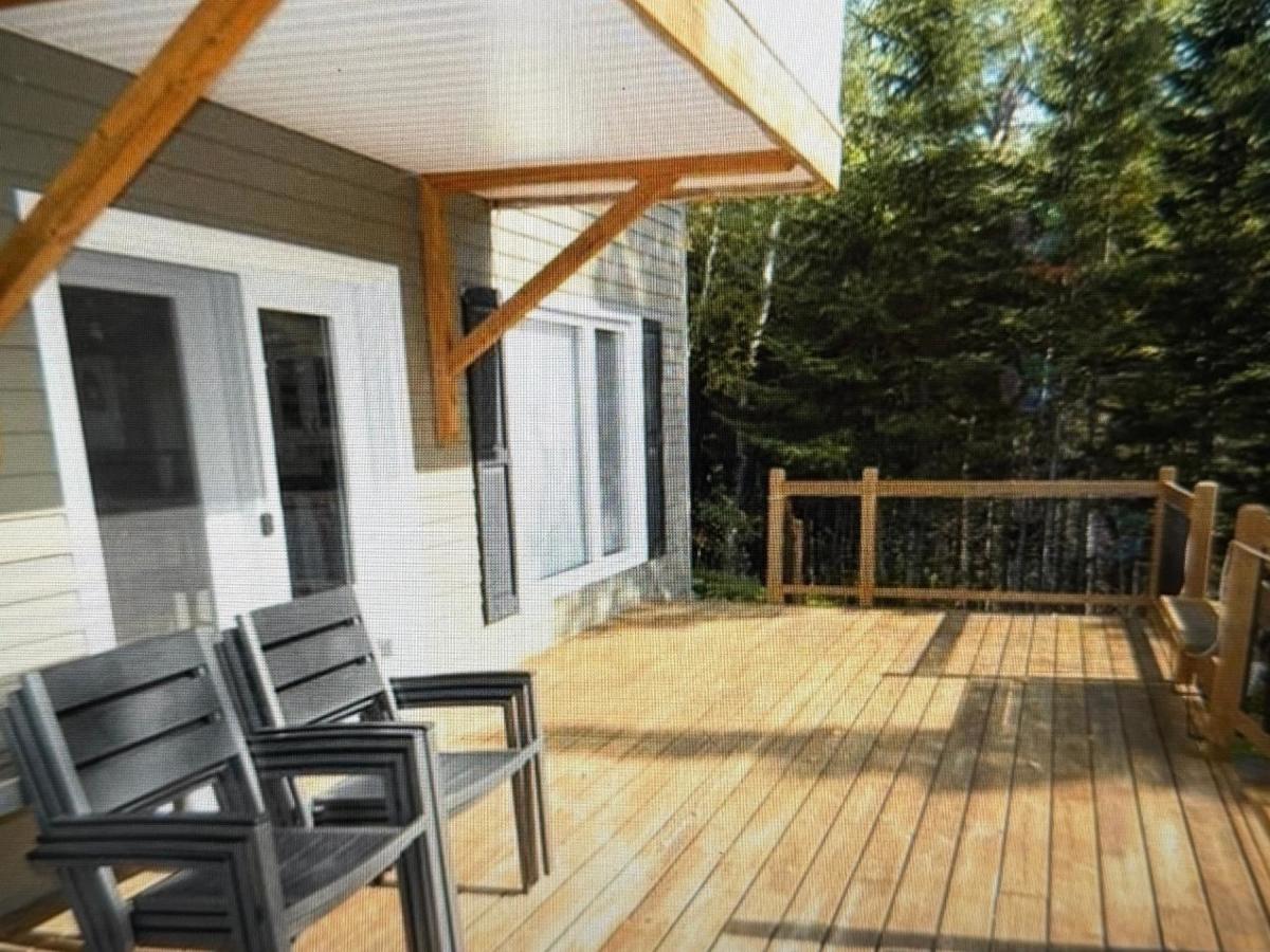 Terrasse avec vue sur le lac