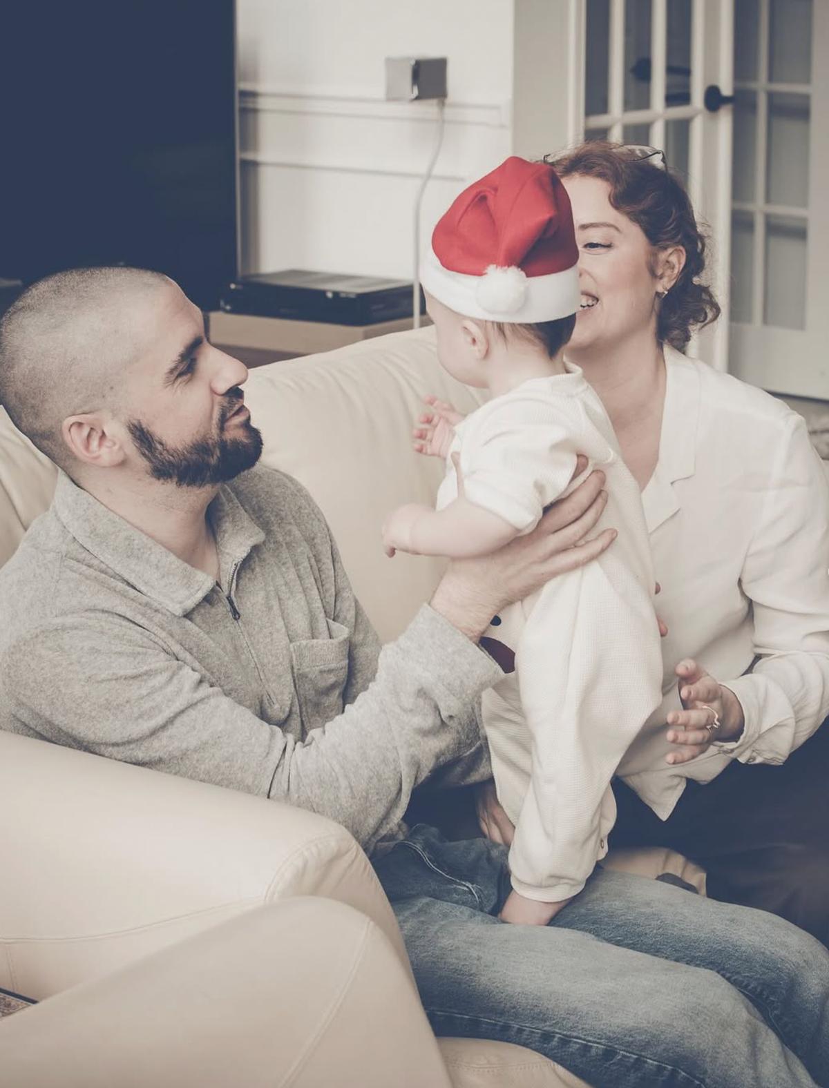 Gabrielle Fontaine avec son conjoint et son enfant