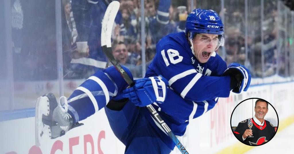Mitch Marner qui célèbre avec Michael Andlauer dans la miniature