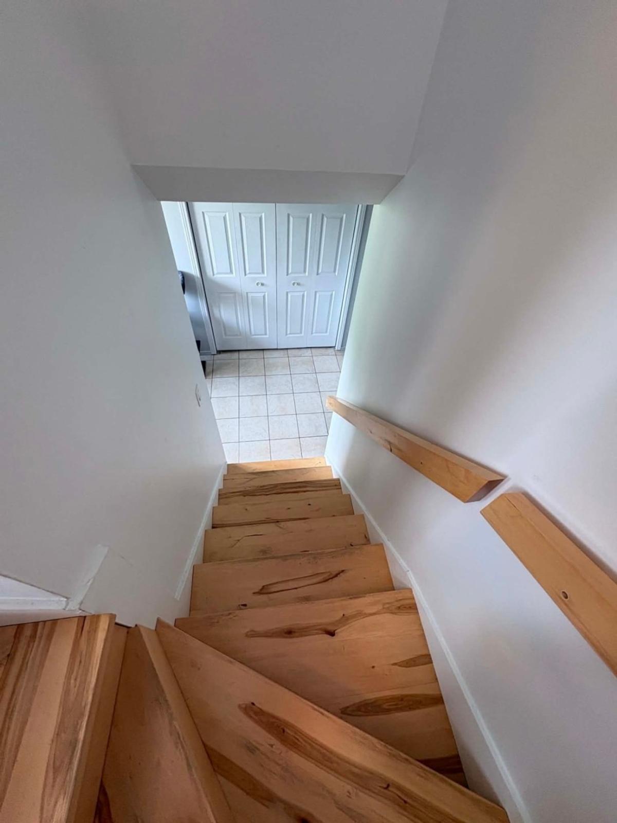 Escalier menant au sous-sol