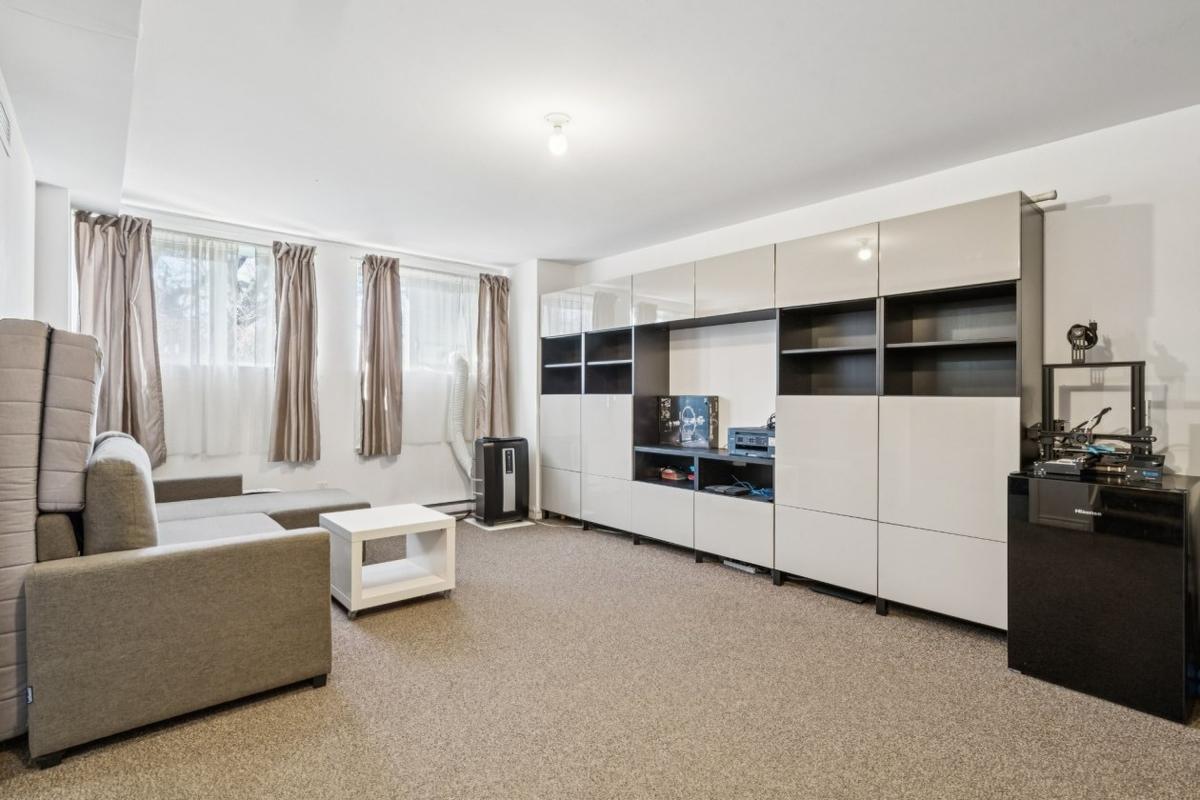 Grande salle familiale au sous-sol