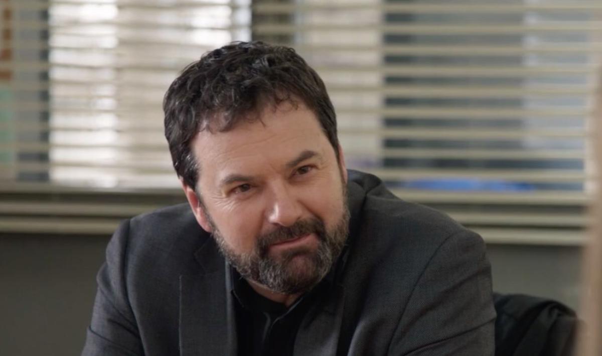 Jeff Boudreault dans District 31 alors qu'il joue Jean Brière