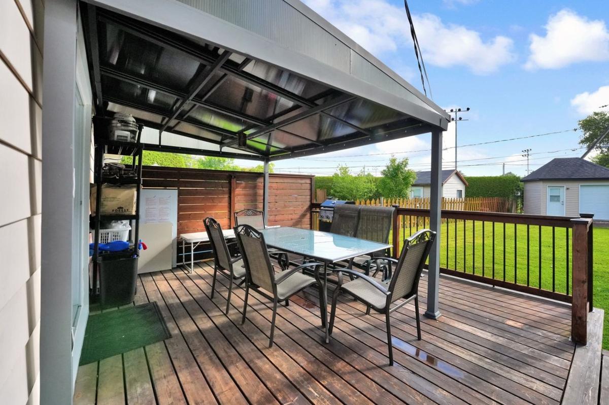 Terrasse donnant sur la cour