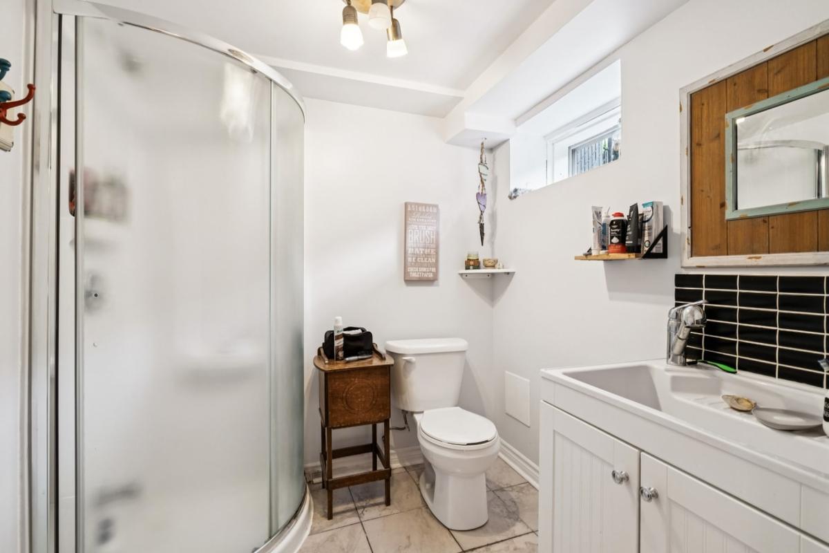 Salle de bain au sous-sol