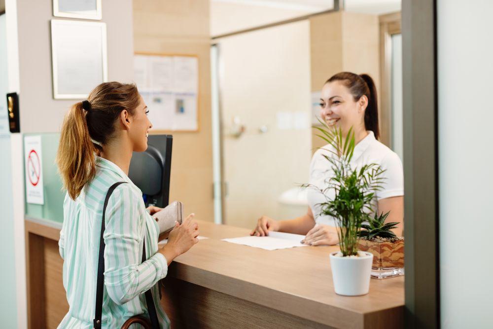 femme à la banque