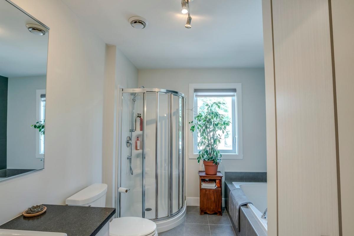 Salle de bain, détail des finitions