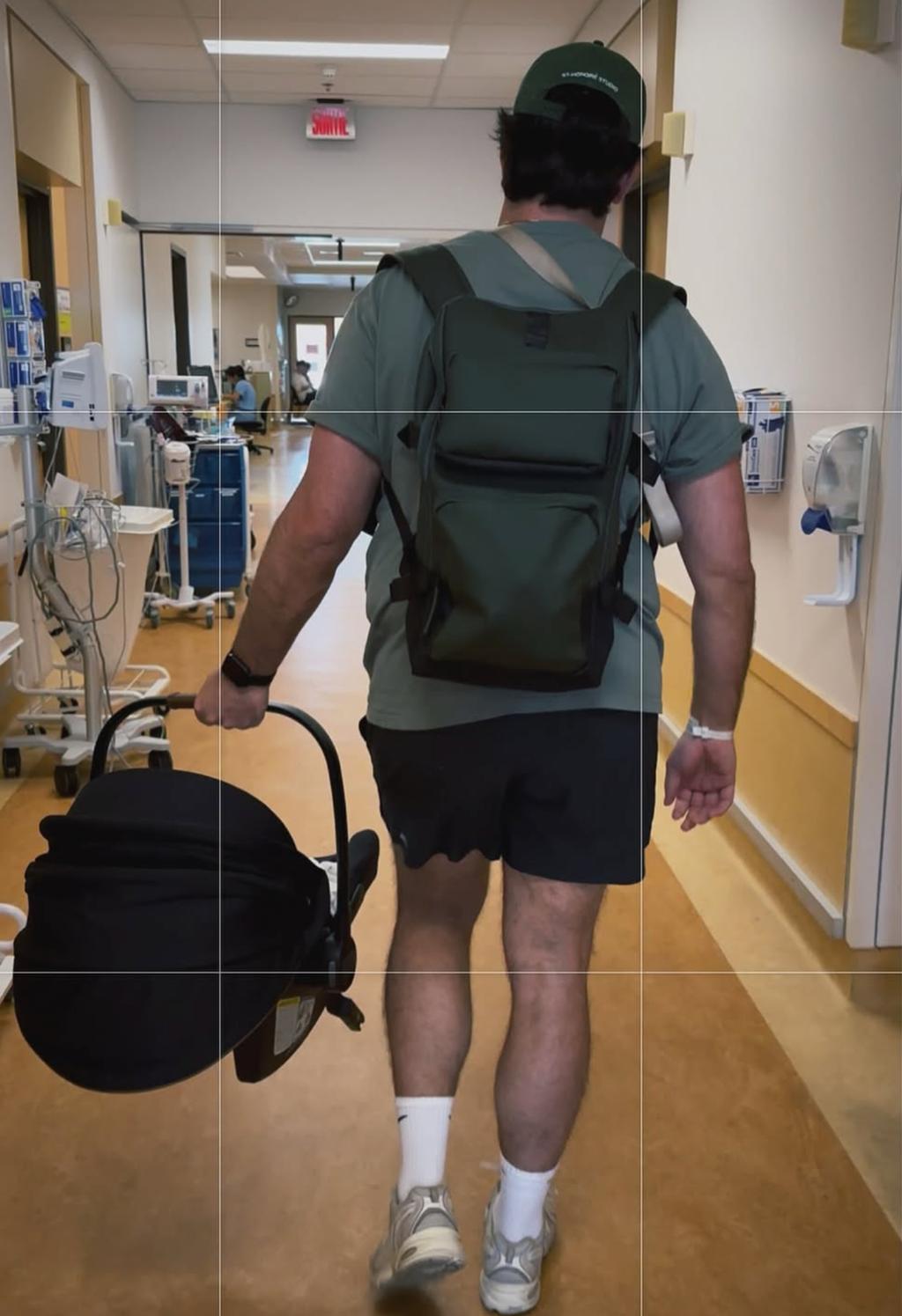 Félix-Antoine Tremblay quitte l'hôpital en compagnie de son bébé