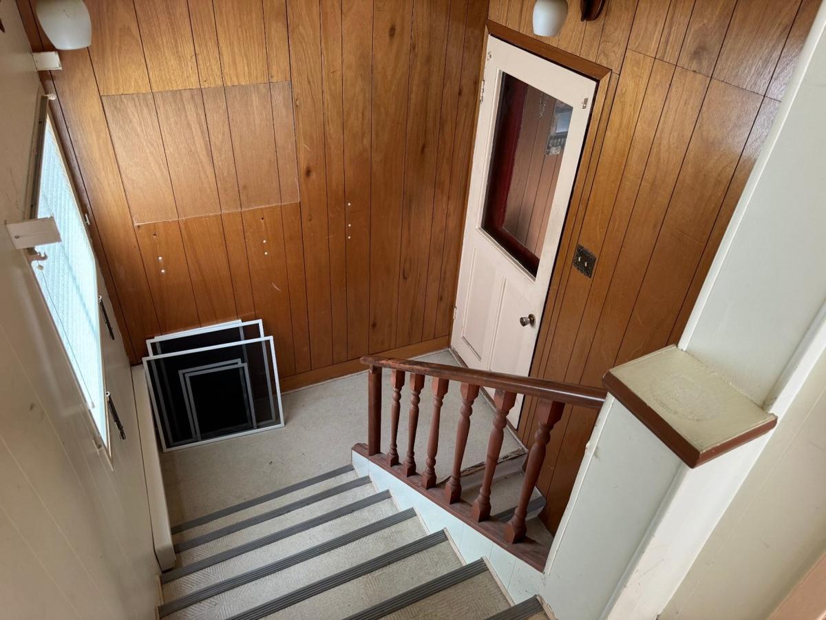 Escalier menant au sous-sol
