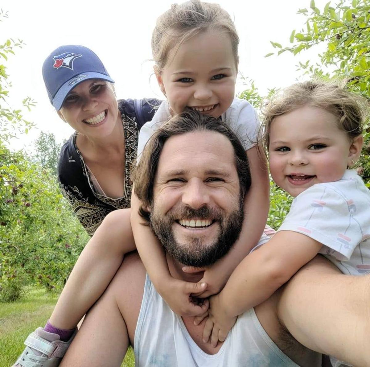 Alexandre Pronovost et sa famille