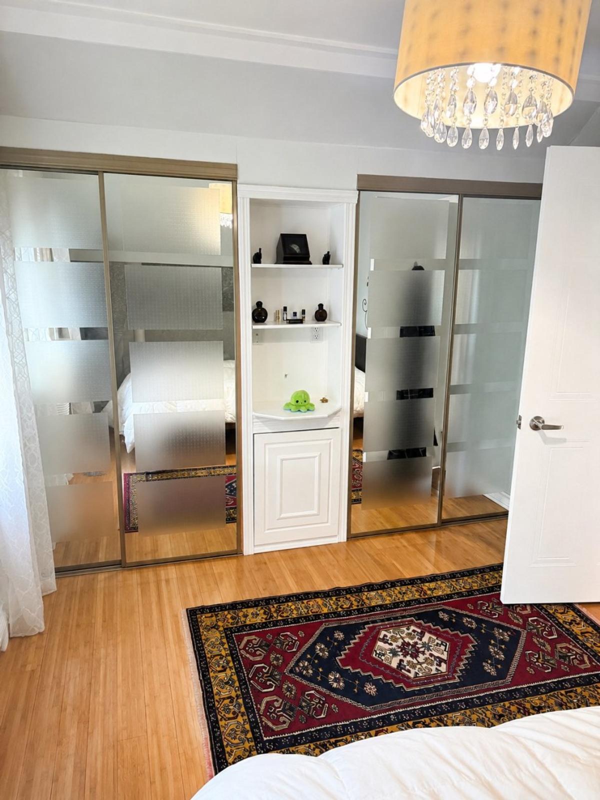 Autre angle de la chambre principale