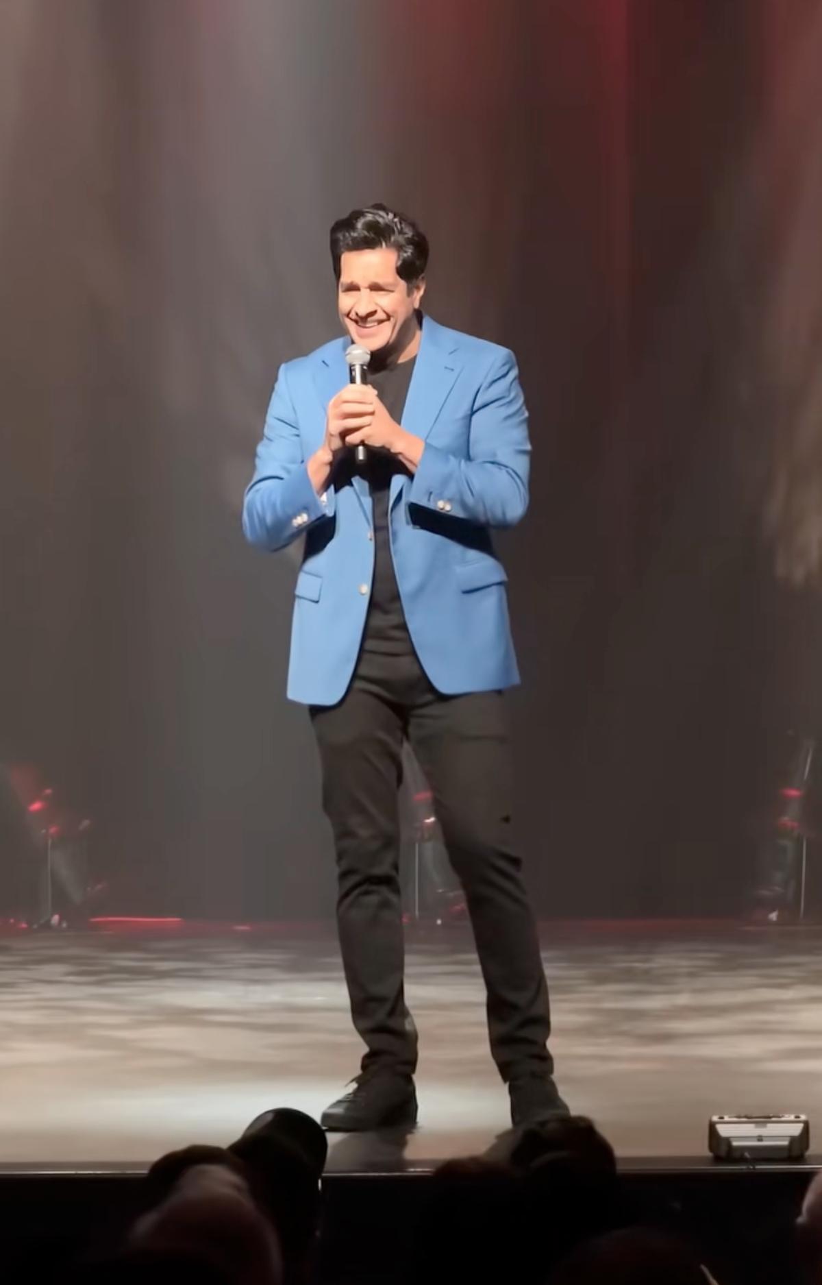 Sugar Sammy pendant son spectacle à Trois-Rivières