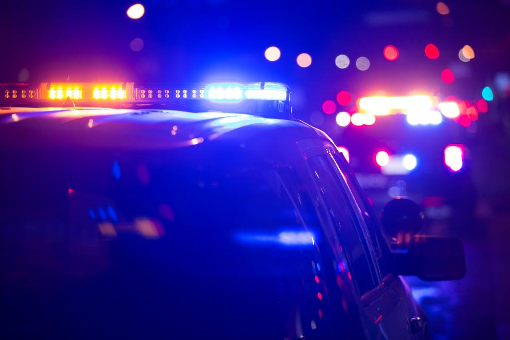 Lumières de police dans la nuit