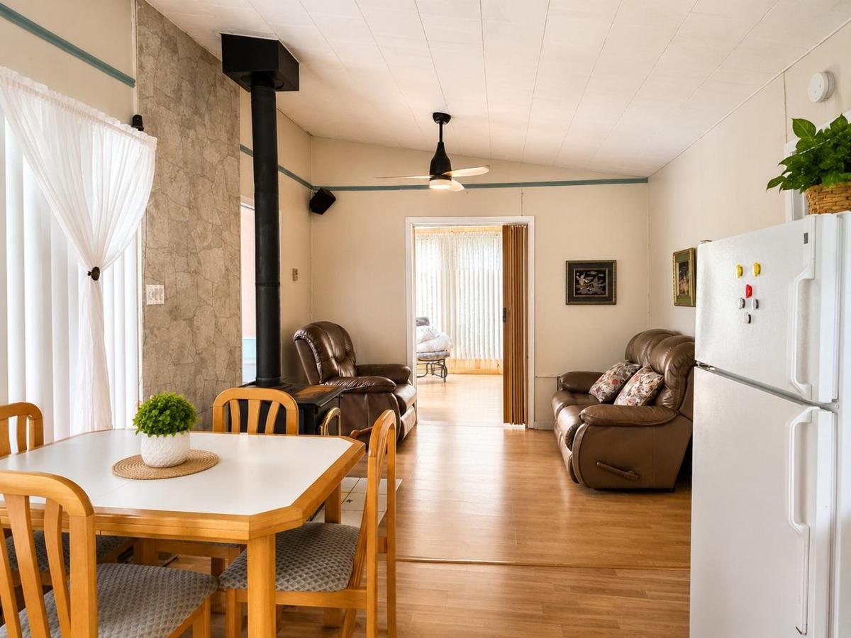 Le salon, cœur chaleureux du chalet