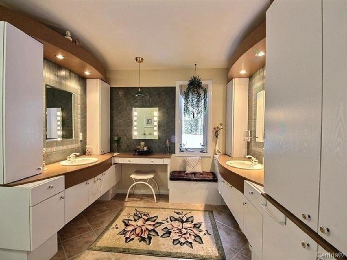 Salle de bain avec douche
