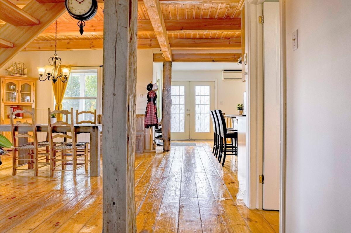 Salle à manger vue depuis la cuisine