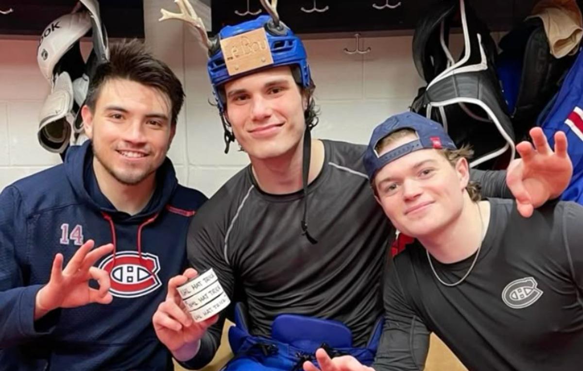Nick suzuki avec Caufield et Slafkovsky