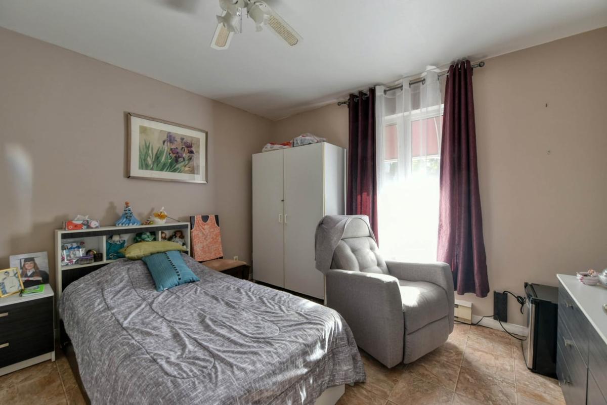 Chambre avec rangement intégré