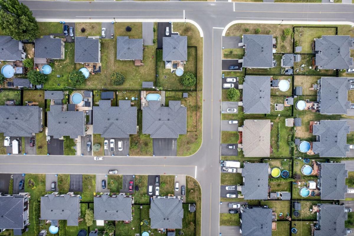 Vue aérienne de la propriété et du quartier