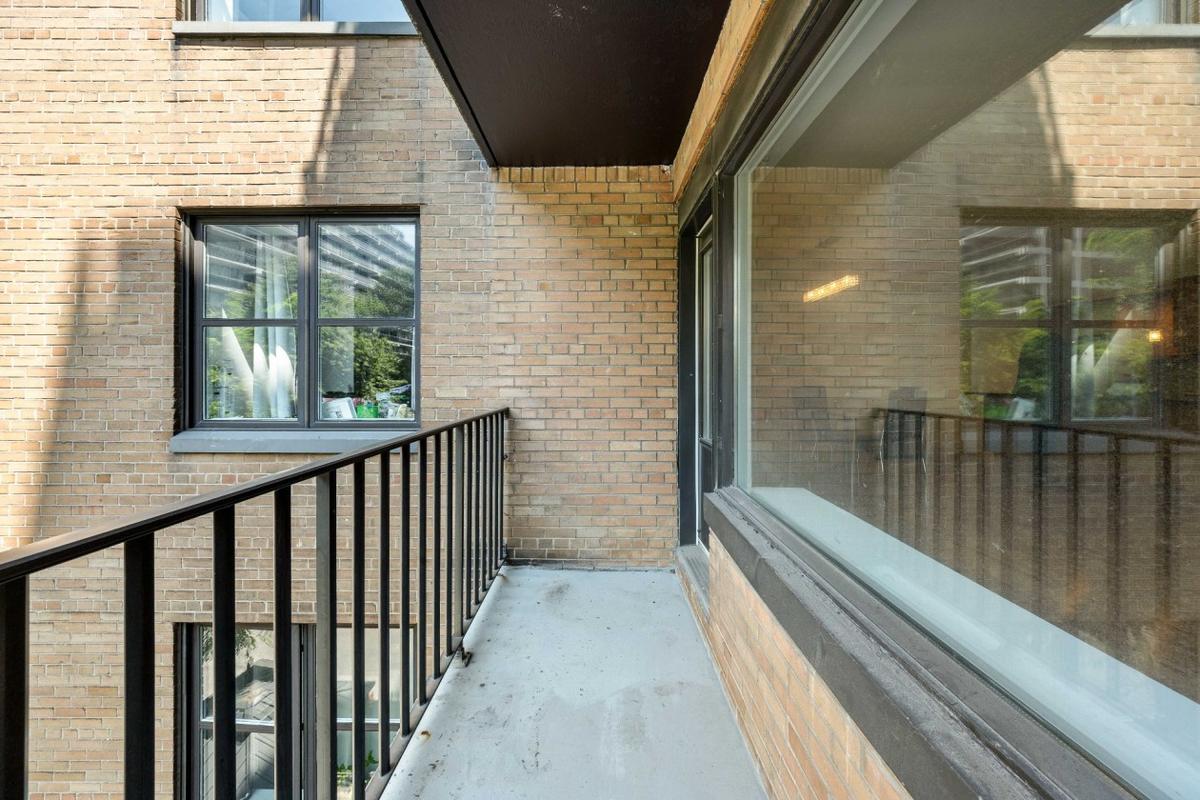 Le balcon privé et sa vue sur les arbres