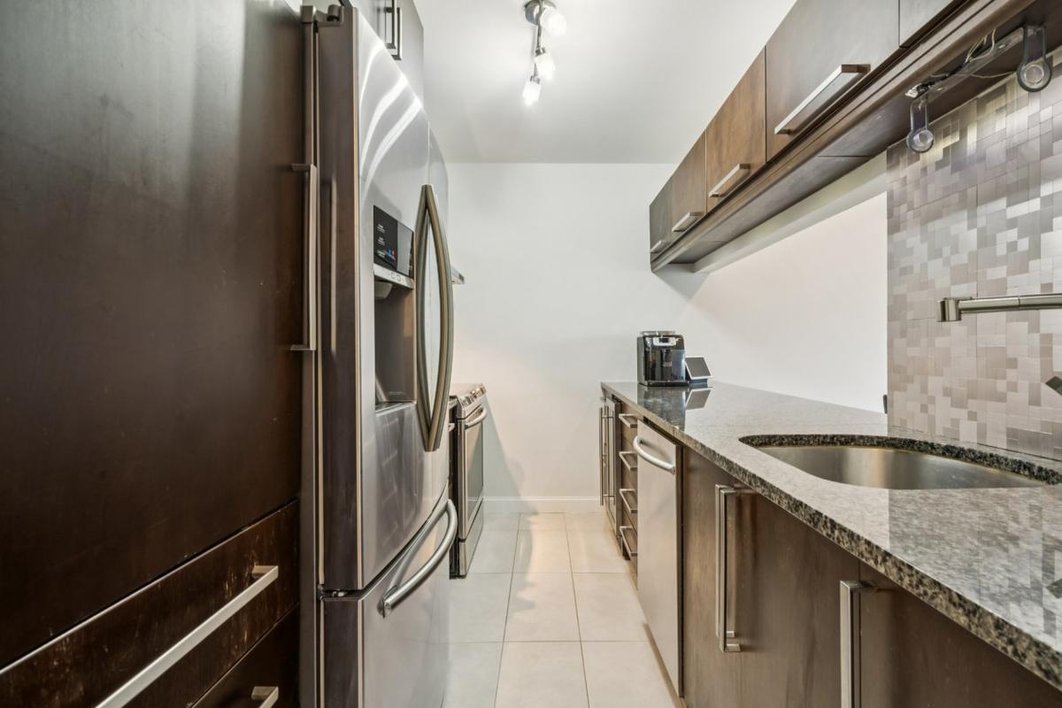 Espace cuisine et coin repas