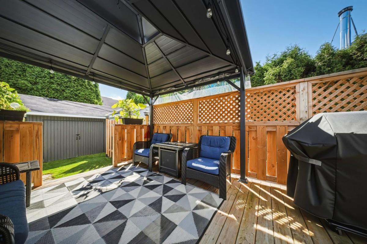 Détail de la terrasse et du jardin