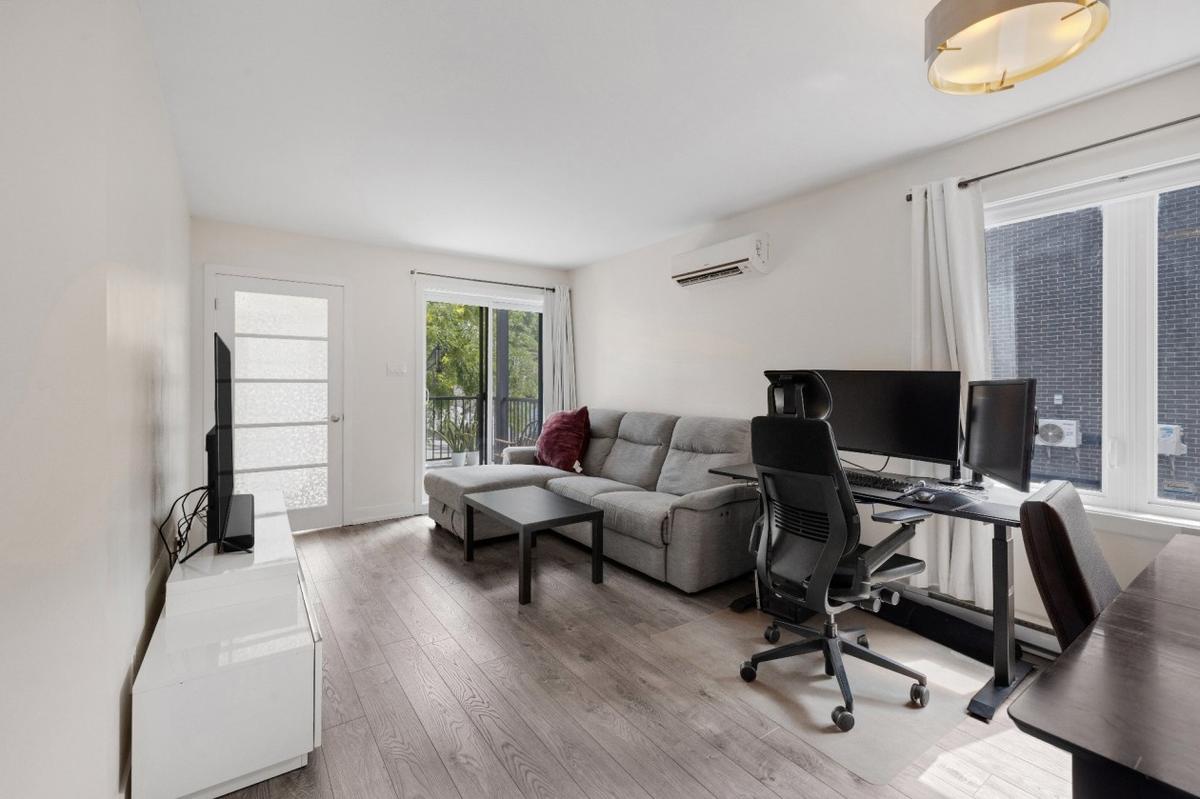 Salon ouvert et lumineux