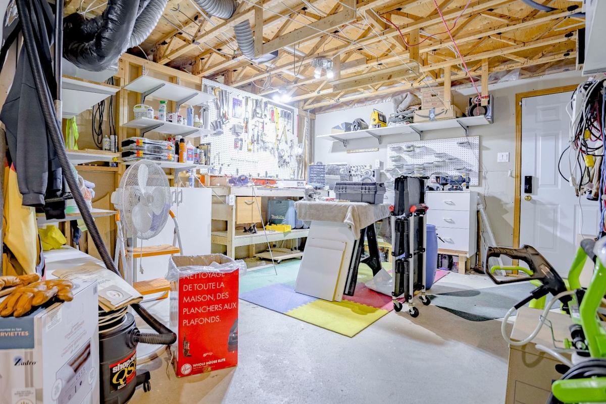 Espace atelier dans le garage