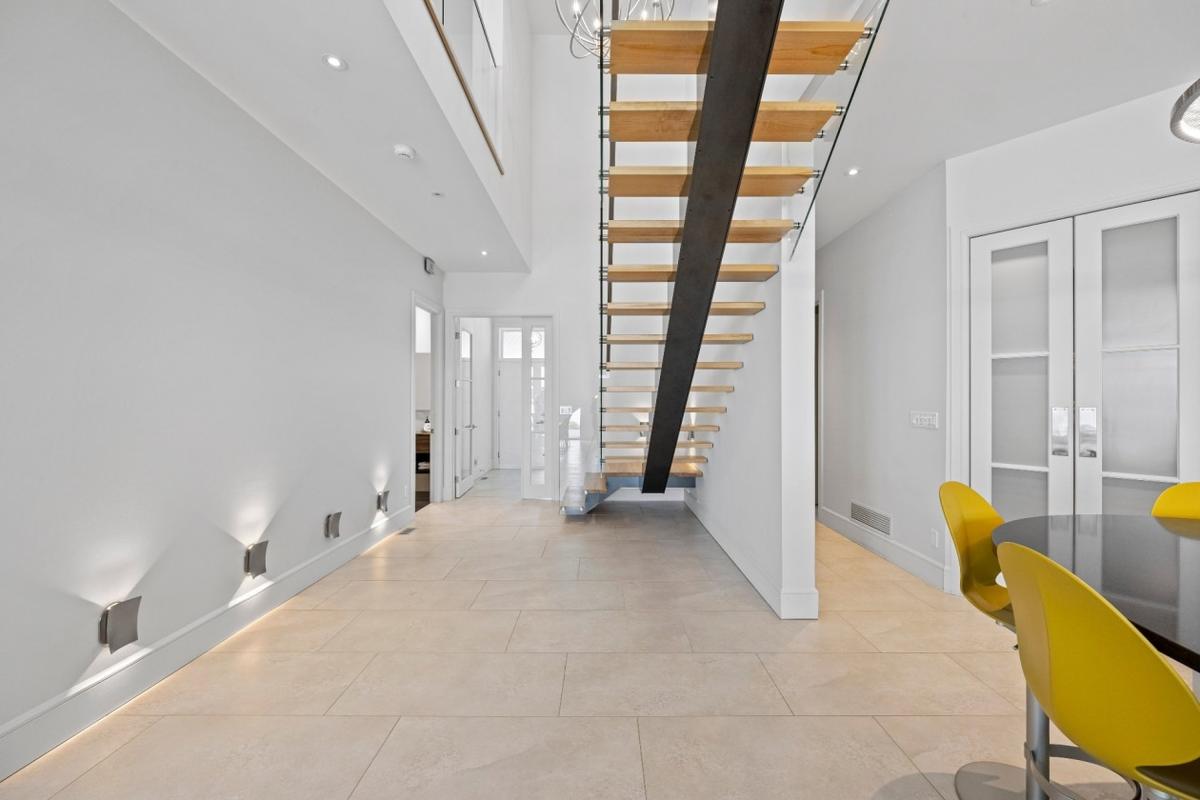 Vue plongeante de l'escalier