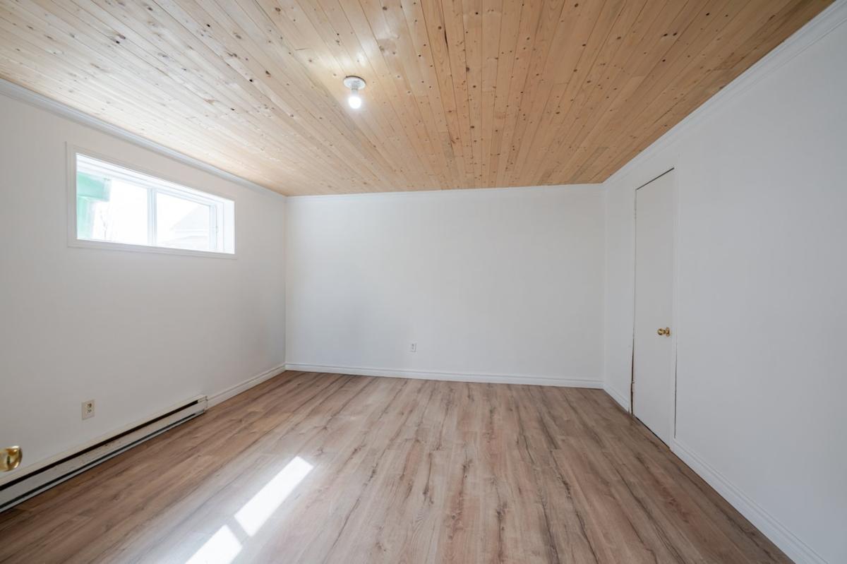 Seconde chambre au sous-sol