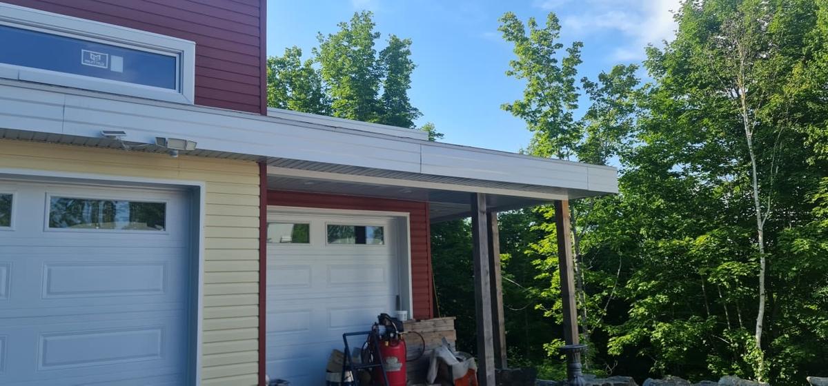 Intérieur spacieux du garage